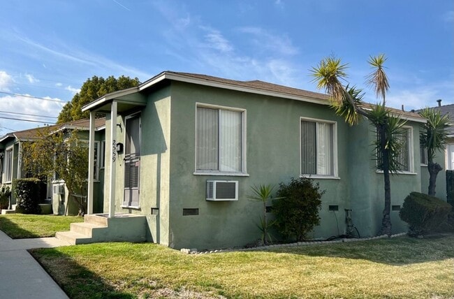 property at 2559 N Brighton St