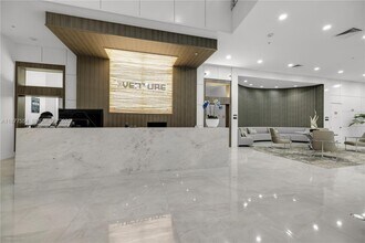 18800 NE 29th Ave, Unit 723 in Miami, FL - Foto de edificio - Building Photo