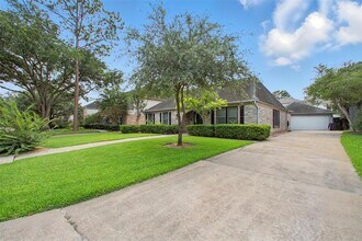 1302 Dominion Dr in Katy, TX - Building Photo - Building Photo