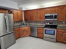 10142 SW 77th Ct in Miami, FL - Building Photo