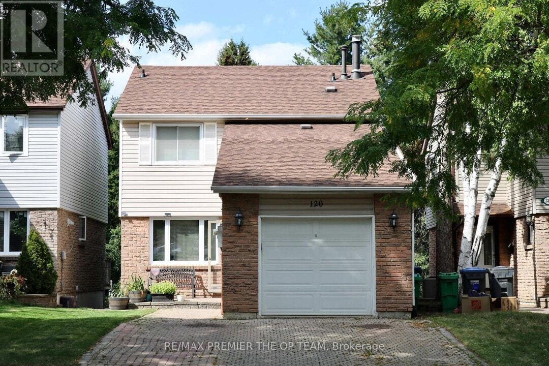 120 Royal Palm Dr in Brampton, ON - Building Photo