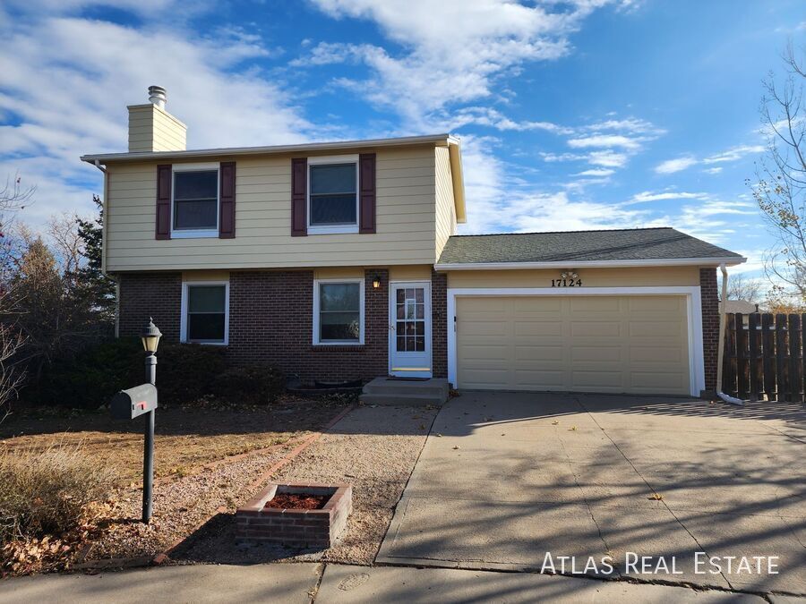 17124 E Kent Dr in Aurora, CO - Building Photo