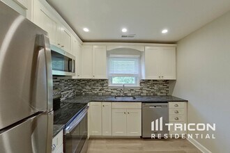 381 Fieldstone Ct in Yardley, PA - Building Photo - Building Photo