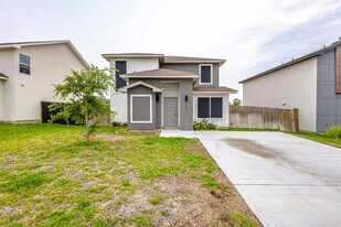 2203 Durazno Ct in Laredo, TX - Building Photo