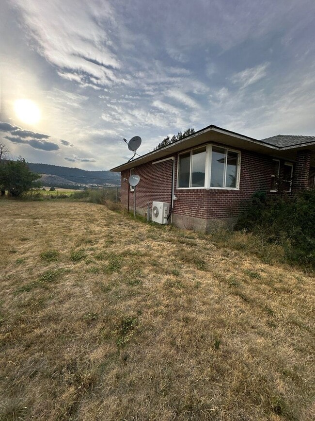 22622 Schaupp Rd in Klamath Falls, OR - Building Photo - Building Photo
