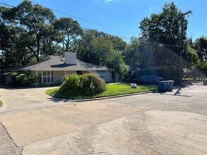 6694 Yosemite Ln in Dallas, TX - Building Photo - Building Photo