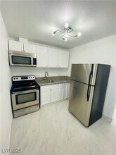246 W Philadelphia Ave in Las Vegas, NV - Building Photo - Building Photo
