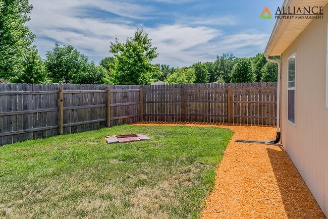 3884 Fox Ridge Dr in Manhattan, KS - Building Photo - Building Photo