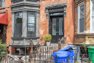 689 Degraw St in Brooklyn, NY - Foto de edificio - Building Photo