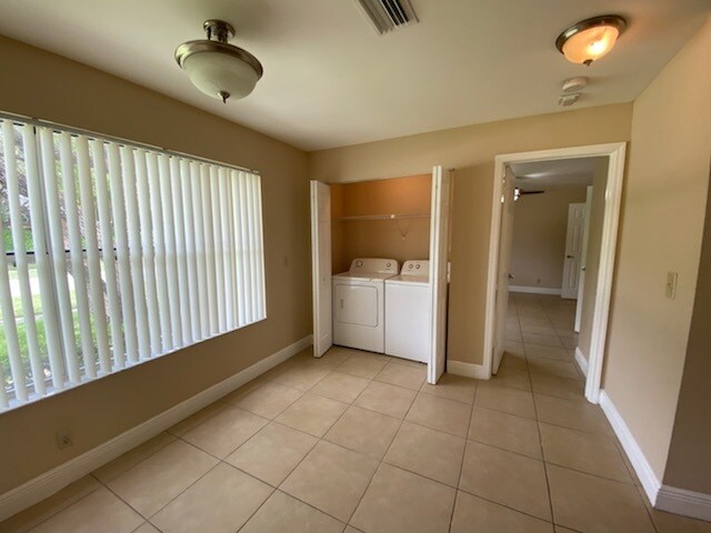 3460 Pinewalk Dr N in Margate, FL - Building Photo - Building Photo