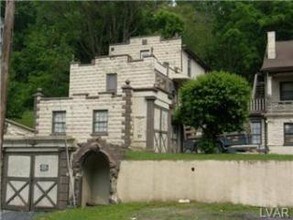 2235-2237 Koehler Dr in Bethlehem, PA - Building Photo - Building Photo