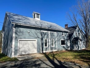 383 Housatonic St in Lenox, MA - Foto de edificio - Building Photo