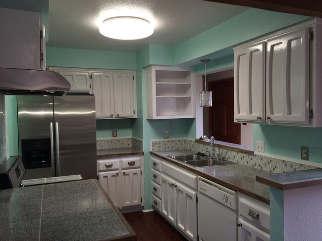 property at 1464 Avenida de las Americas