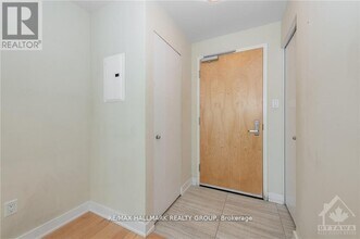 40-2040 Nepean St in Ottawa, ON - Building Photo - Building Photo