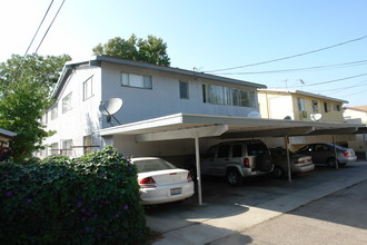 5822 Woodman Ave in Van Nuys, CA - Building Photo - Building Photo