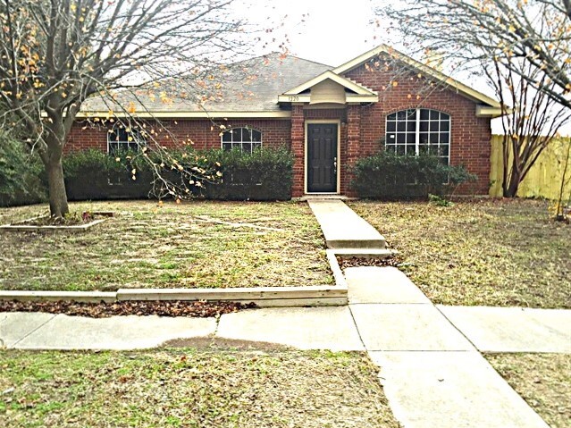 1220 Weaver St in Cedar Hill, TX - Building Photo