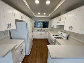 2456 Arizona Ave, Unit 2 in Santa Monica, CA - Building Photo - Building Photo