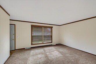 1806 Golden Oak Ln in Madison, WI - Building Photo - Building Photo