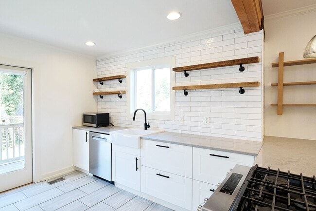 706 Bolling Ave in Charlottesville, VA - Building Photo - Building Photo