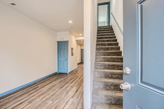 4789 NE 108th Ave in Portland, OR - Foto de edificio - Building Photo