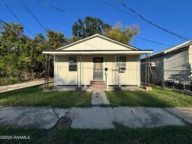 913 Plum St in Lafayette, LA - Building Photo