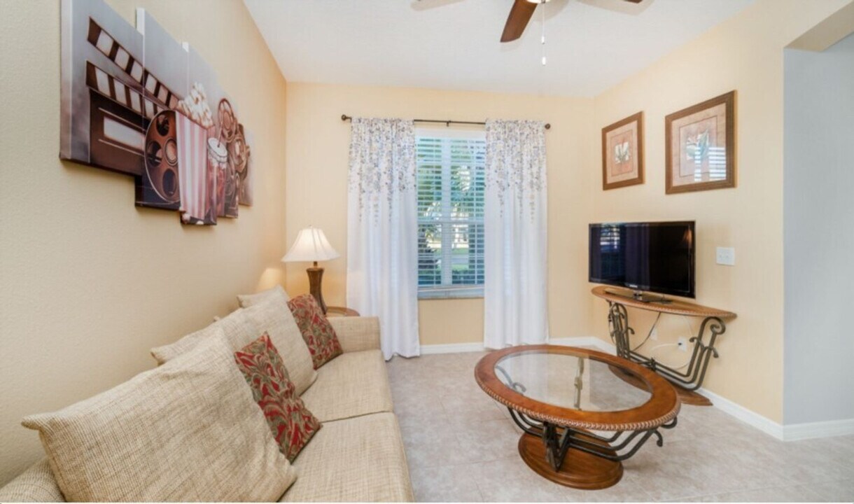8607 La Isla Dr in Kissimmee, FL - Building Photo