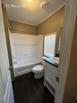 693 W Mills Dr in Towanda, KS - Building Photo