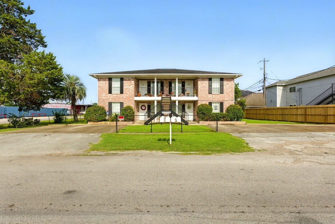 9641 Hollock St in Houston, TX - Building Photo