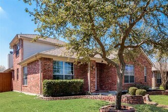 2925 Clear Creek Dr in Rockwall, TX - Foto de edificio - Building Photo