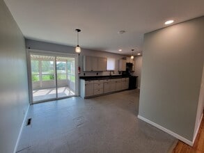 1354 Woodbine Way in South Bend, IN - Building Photo - Building Photo