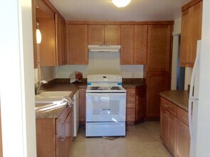 112 Swannanoa Ave in Black Mountain, NC - Foto de edificio - Building Photo