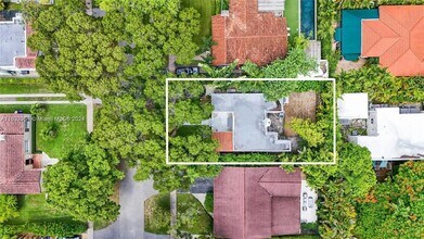 633 Alcazar Ave in Coral Gables, FL - Foto de edificio - Building Photo