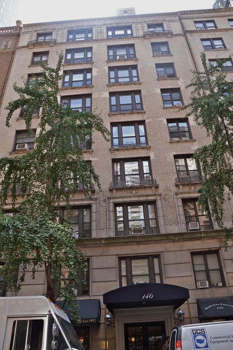 146 E 49th St in New York, NY - Building Photo