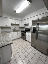 116 Southwest Jefferson Cir N-Unit -6 in St. Petersburg, FL - Building Photo - Building Photo