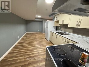 45 Education Rd in Brampton, ON - Building Photo - Building Photo