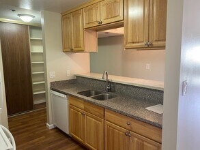 281 Juana Ave, Unit 304 in San Leandro, CA - Building Photo - Building Photo