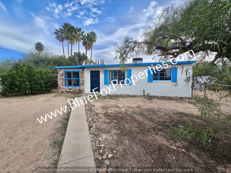 3240 E Halcyon Pl in Tucson, AZ - Building Photo
