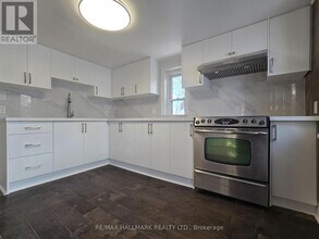 22156 Leslie St in East Gwillimbury, ON - Building Photo - Building Photo