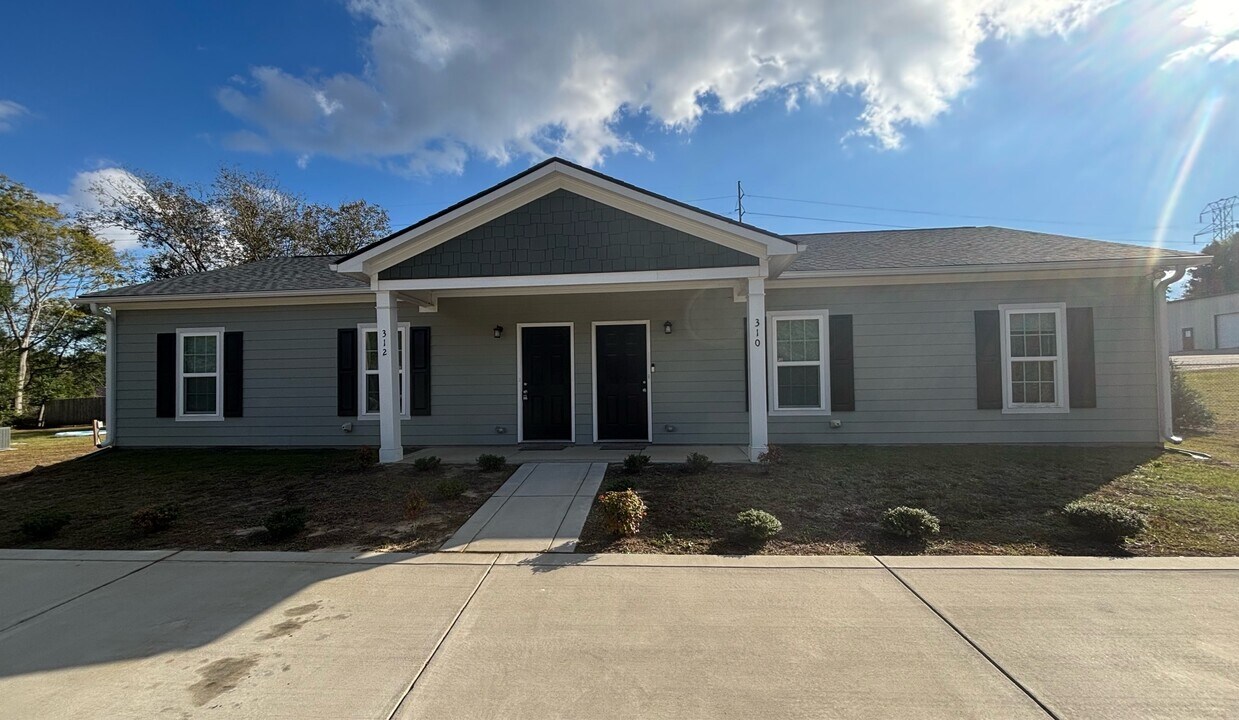 312 E Jenkins St in Fayetteville, NC - Building Photo