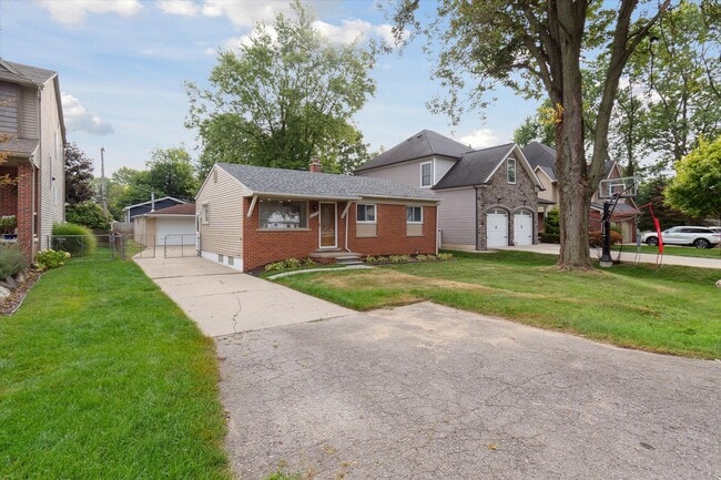 9244 Northern Ave in Plymouth, MI - Foto de edificio - Building Photo