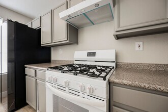 6075 Las Nubes Dr in Las Vegas, NV - Building Photo - Building Photo