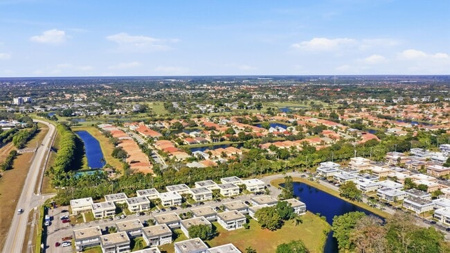 669 Saxony Trail in Delray Beach, FL - Building Photo - Building Photo