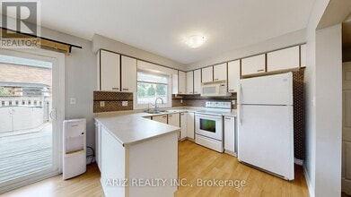 3360 Scotch Pine Gate in Mississauga, ON - Building Photo - Building Photo