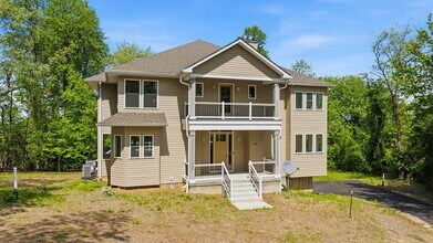 5116 Shore Dr in Huntingtown, MD - Building Photo - Building Photo