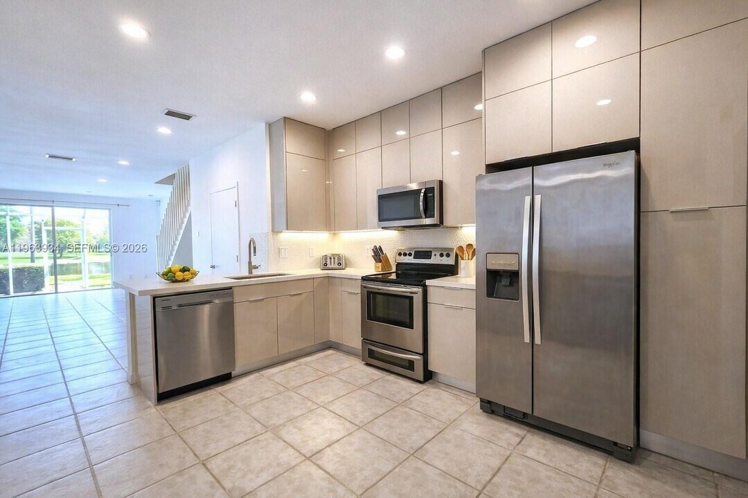 3686 San Simeon Cir in Weston, FL - Building Photo