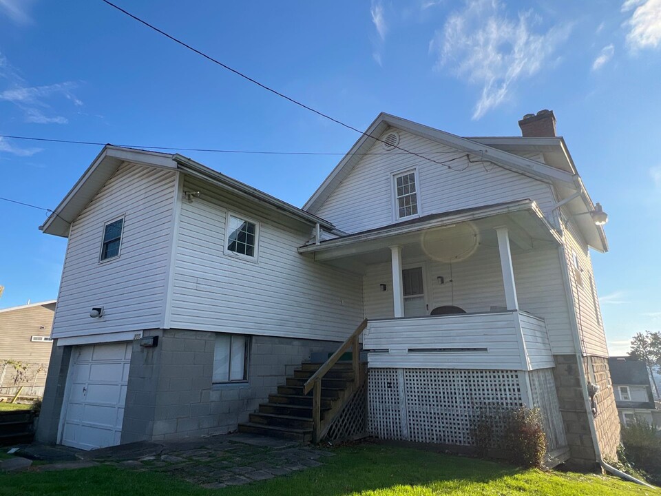 300 Belmar Ave in Morgantown, WV - Building Photo