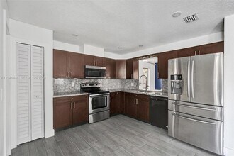 8105 SW 19th St in North Lauderdale, FL - Building Photo - Building Photo