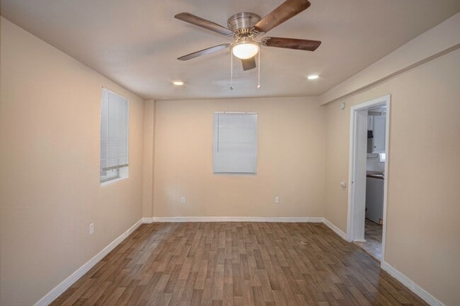 150 Bank St in San Antonio, TX - Building Photo - Building Photo