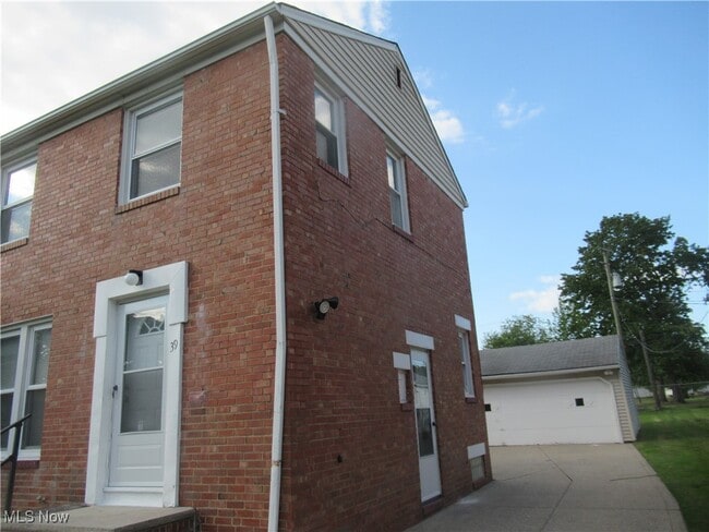 39 Eldred Ave in Bedford, OH - Building Photo - Building Photo