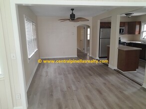 446 37th Ave NE in St. Petersburg, FL - Building Photo - Building Photo